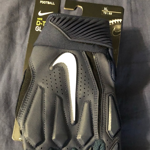 Nike Accessories Nike Mens Football Gloves Dtack Xl Retails For 7